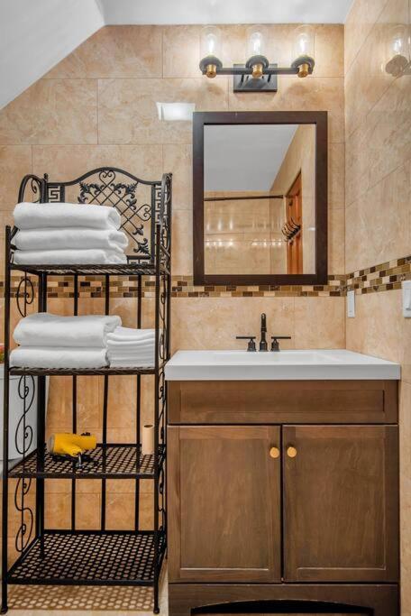 Golden Gem In Heart Of East Rock Quiet 3Br Near Dt And Yale Appartement New Haven Buitenkant foto