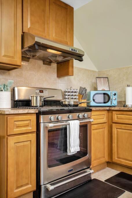 Golden Gem In Heart Of East Rock Quiet 3Br Near Dt And Yale Appartement New Haven Buitenkant foto